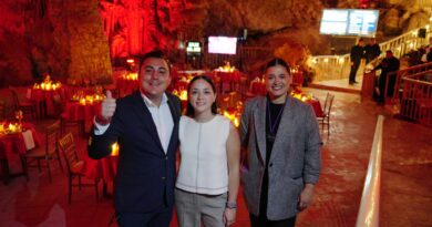 Celebra Manuel Guerra Cavazos Día del Amor con cena especial en Grutas de García
