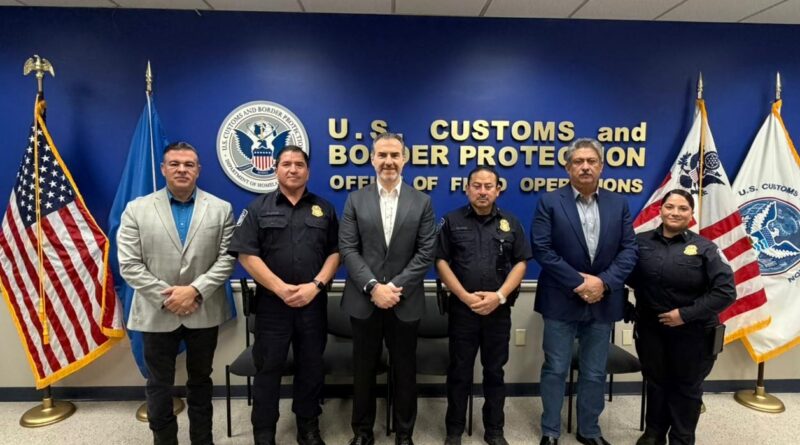 Recorre Adrián de la Garza Puerto Comercial de Laredo, Texas