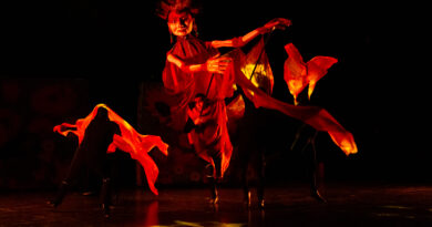 Recibe UANL a compañía de títeres y payasos de Chile