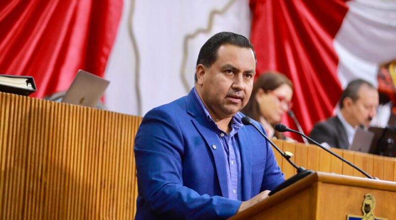 Pide José Manuel Valdez garantizar becas en zona rural