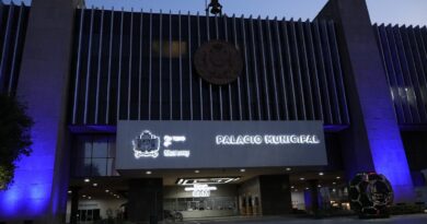 Iluminan de azul Palacio Municipal de Monterrey por Día Mundial del Autismo