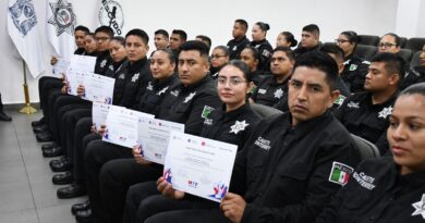 Entregan constancias a 40 cadetes que terminan curso de inglés