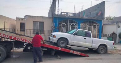 Asegura Policía de Juárez camioneta utilizada para tirar basura en baldío