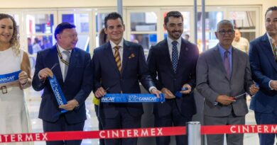 Reconoce Miguel Flores importancia del sector transportista para desarrollo económico