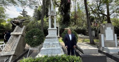 Rinde 4T Norteña guardia de honor a Mariano Escobedo en CDMX