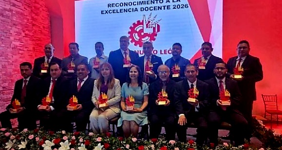 Reconocen a docentes del CECATI NL por su trayectoria