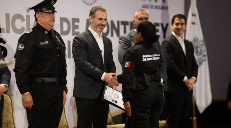 Crece fuerza policial de Monterrey con 166 nuevos elementos