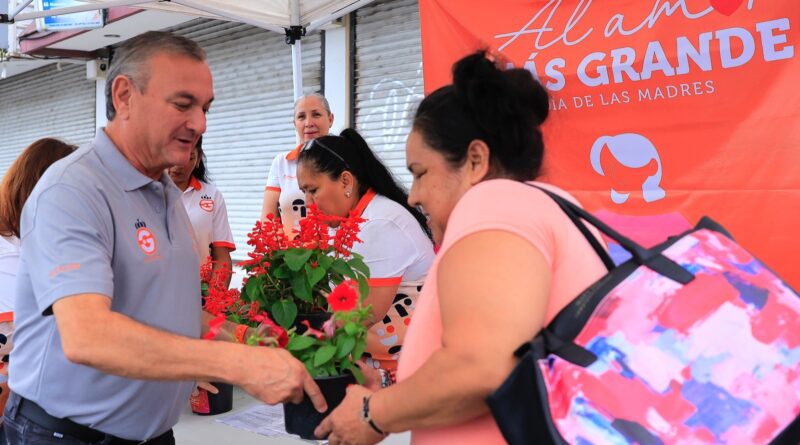 Obsequia Guadalupe detalle floral a madres