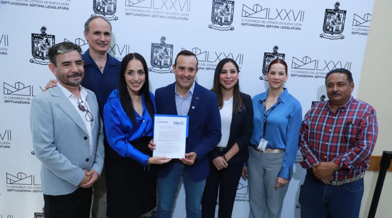 Plantean regulación de redes sociales para menores