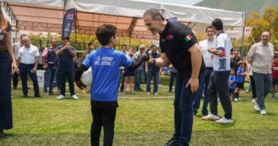 Entrega Adrián rehabilitación de parque y camellón en Cumbres 5º sector
