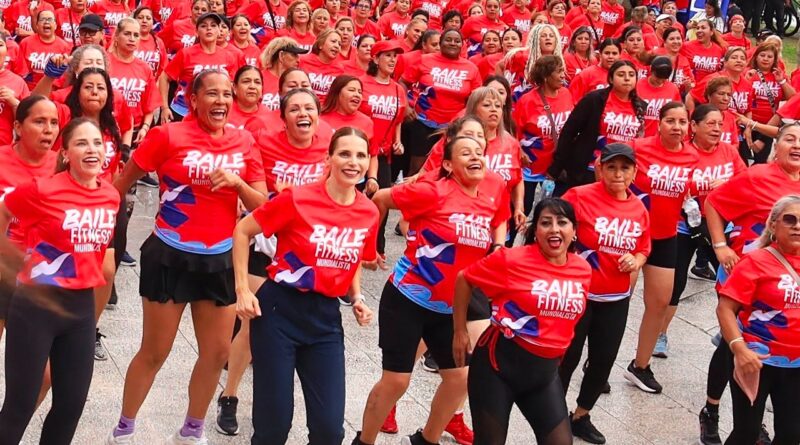 Participan casi mil mujeres en primer Baile Fitness del DIF Monterrey