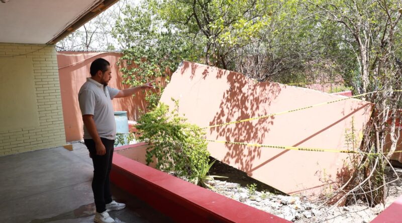 Denuncia Lechuga peligro de derrumbe en secundaria de Santa Catarina