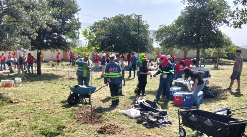 Realiza Monterrey jornada de forestación en Parque Cumbres Elite