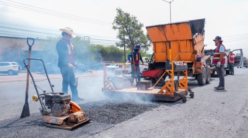 Repara Santa Catarina por mes más de mil m² de carpeta en vialidades
