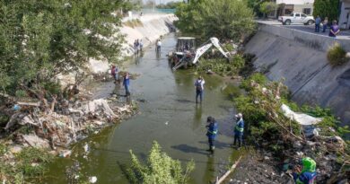 Intensifica Monterrey limpieza de Canal Aztlán