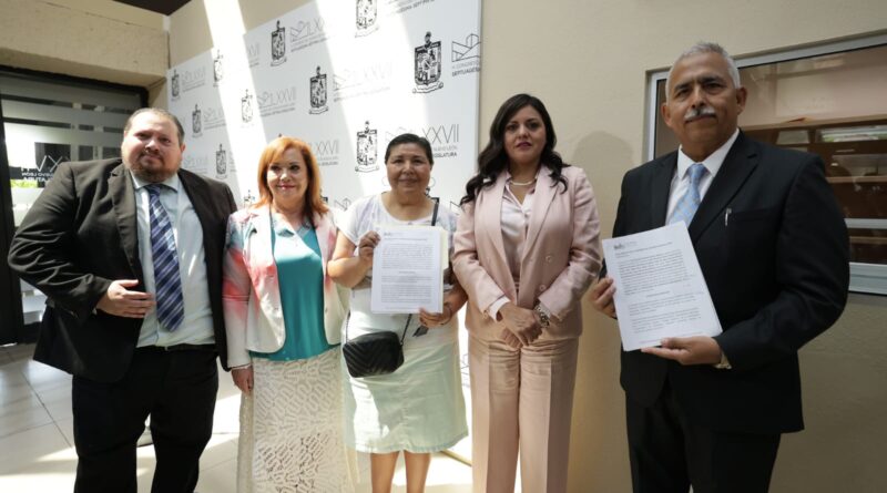 Brindan Itzel Castillo y Colegio ejercicio profesional de psicólogos