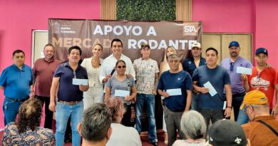 Entrega Santa Catarina apoyos económicos a comerciantes afectados por lluvias