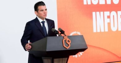 Reconoce Miguel Flores a paramédico del CRUM NL