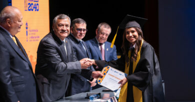Concluyen su formación profesional apoyados por la Fundación UANL