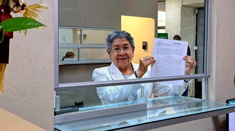 Pide Reyna Reyes construir infraestructura peatonal