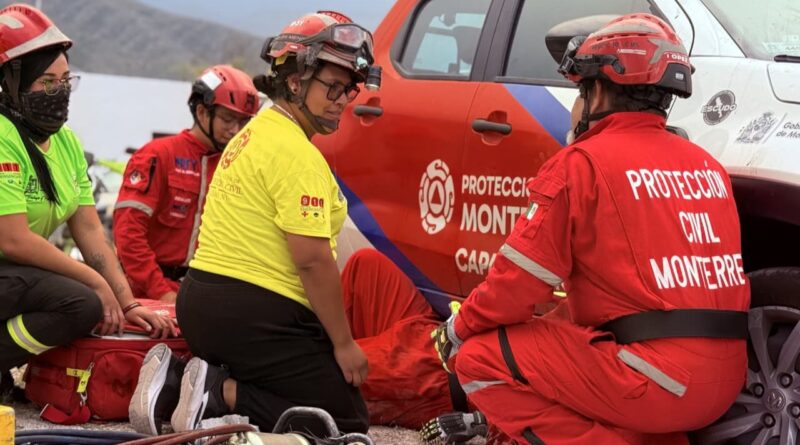 Capacita Protección Civil de Monterrey a rescatistas de Galeana