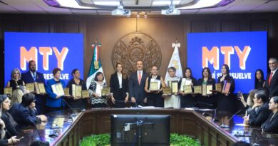 Entrega Monterrey reconocimiento al magisterio “Miguel F. Martínez” a 10 docentes