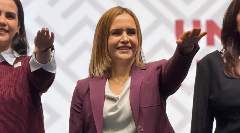 Rinde Clara Luz protesta como coordinadora en NL