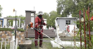 Prepara Escobedo panteones para visitantes en Día de Muertos
