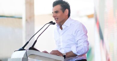 Promueve Mike Flores prevención del cáncer de mama